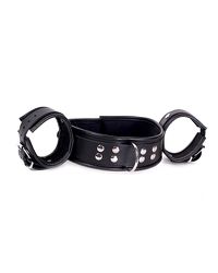 Halsband mit Handschellen