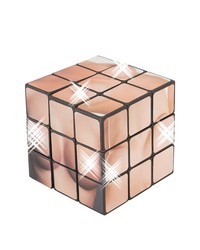 Zauberwürfel „Boob Cube” mit Brustmotiven